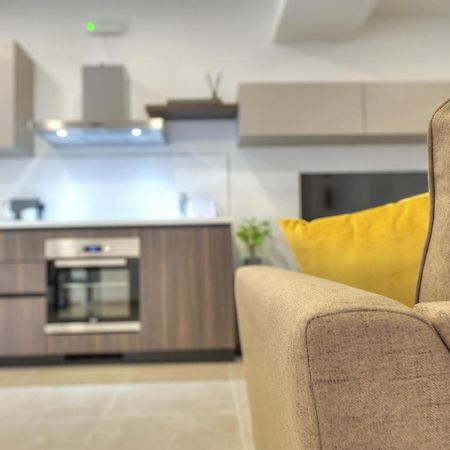 Brand New And Tastefully Furnished 2 Bedroom Apartment Ddif1-2 グジラ エクステリア 写真